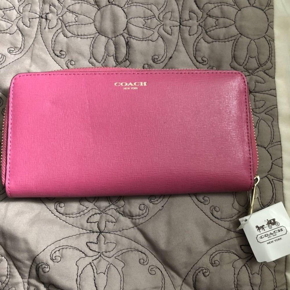 BNWT pink coach wristlet wallet